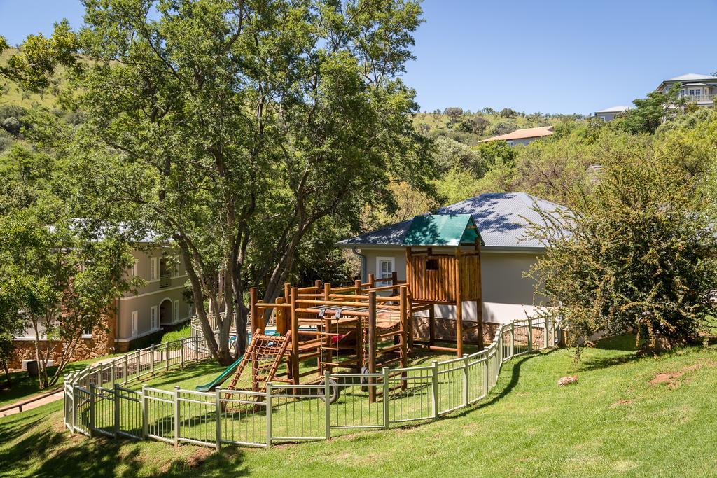 Mount Grace Hotel & Spa Magaliesburg Exterior photo A treehouse in a backyard